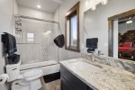 Shower/tub combo in the master bathroom